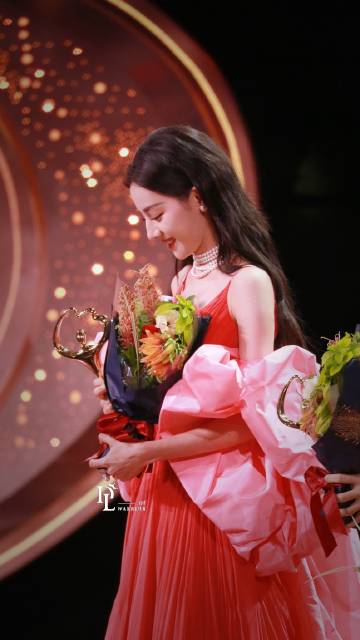 迪丽热巴，花咖位上的璀璨之星